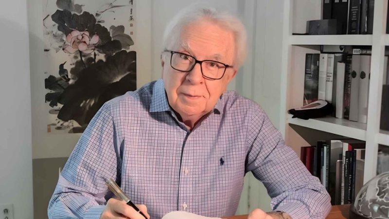 Neurologist Richard Restak Warns Over 65s One Daily Habit Quietly Erodes Memory