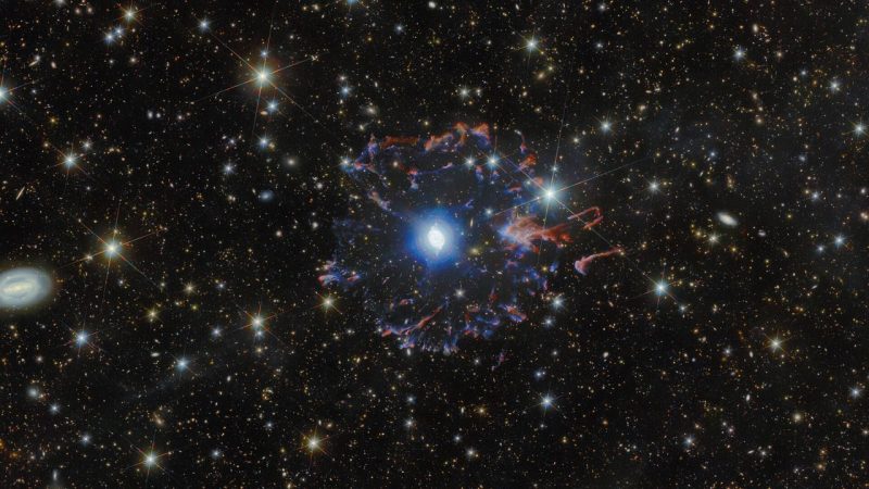 Two Telescopes Just Revealed What a Dying Star Looks Like Up Close