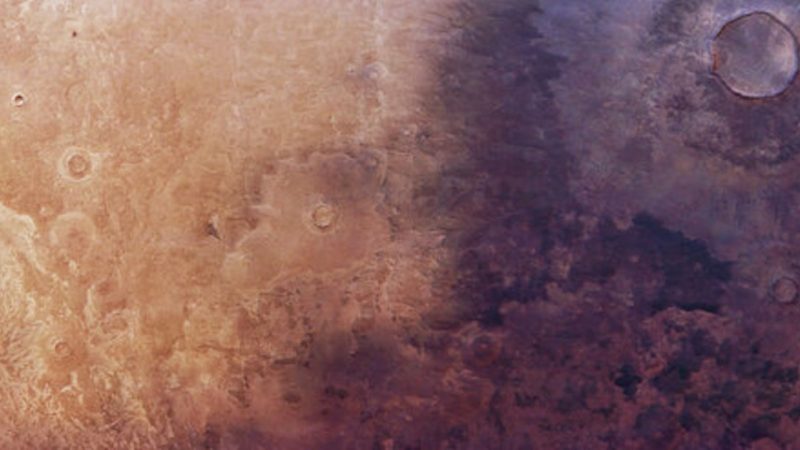 A Giant Dark Patch Has Been Quietly Expanding on Mars Since 1976