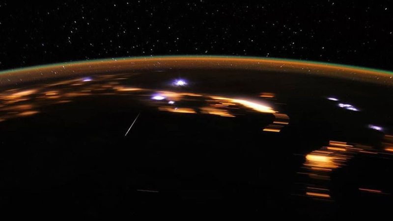 Lyrid Meteor Shower Peaks Under Moonless Skies With Bright Fireballs in 2026
