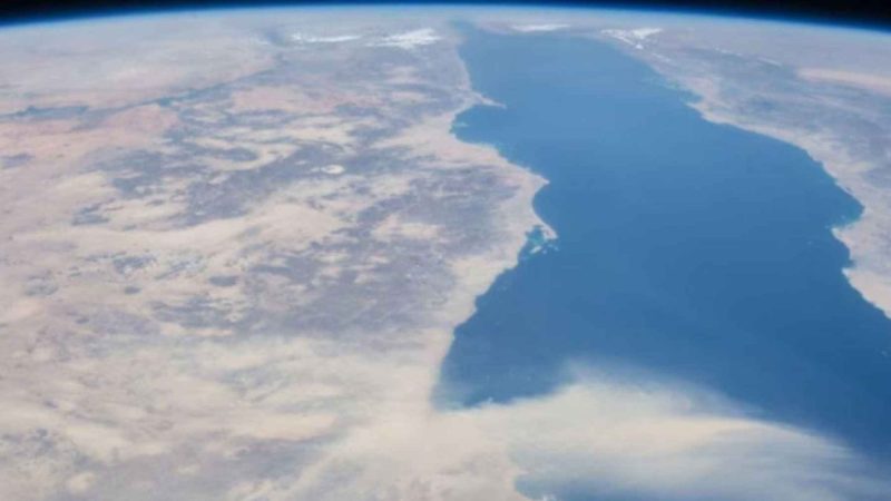 Scientists Expected a Crack Under the Pacific — They Found Something Far Larger