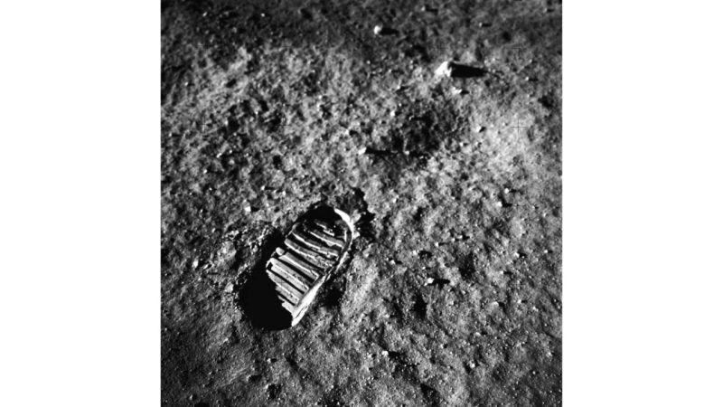 Earth Has Been Sending Pieces of Its Atmosphere to the Moon for Billions of Years